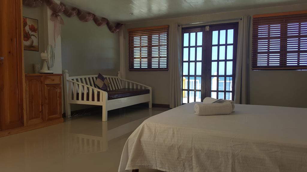 Lanas Beach Resort Romblon Island Buitenkant foto
