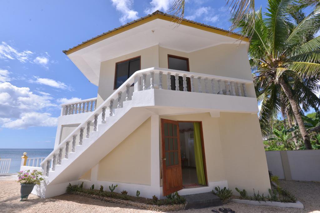 Lanas Beach Resort Romblon Island Buitenkant foto